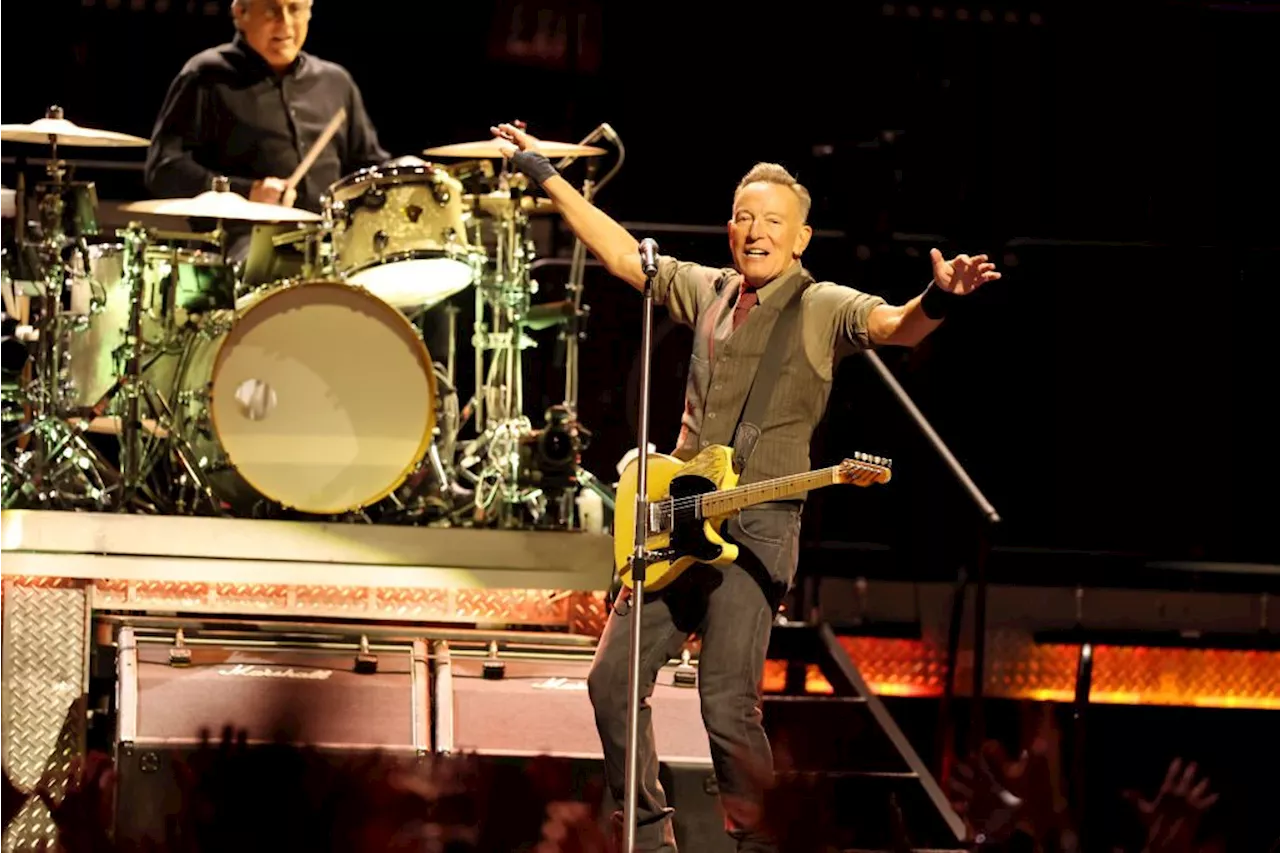 Bruce Springsteen Digs Deep at First Los Angeles Show in Eight Years