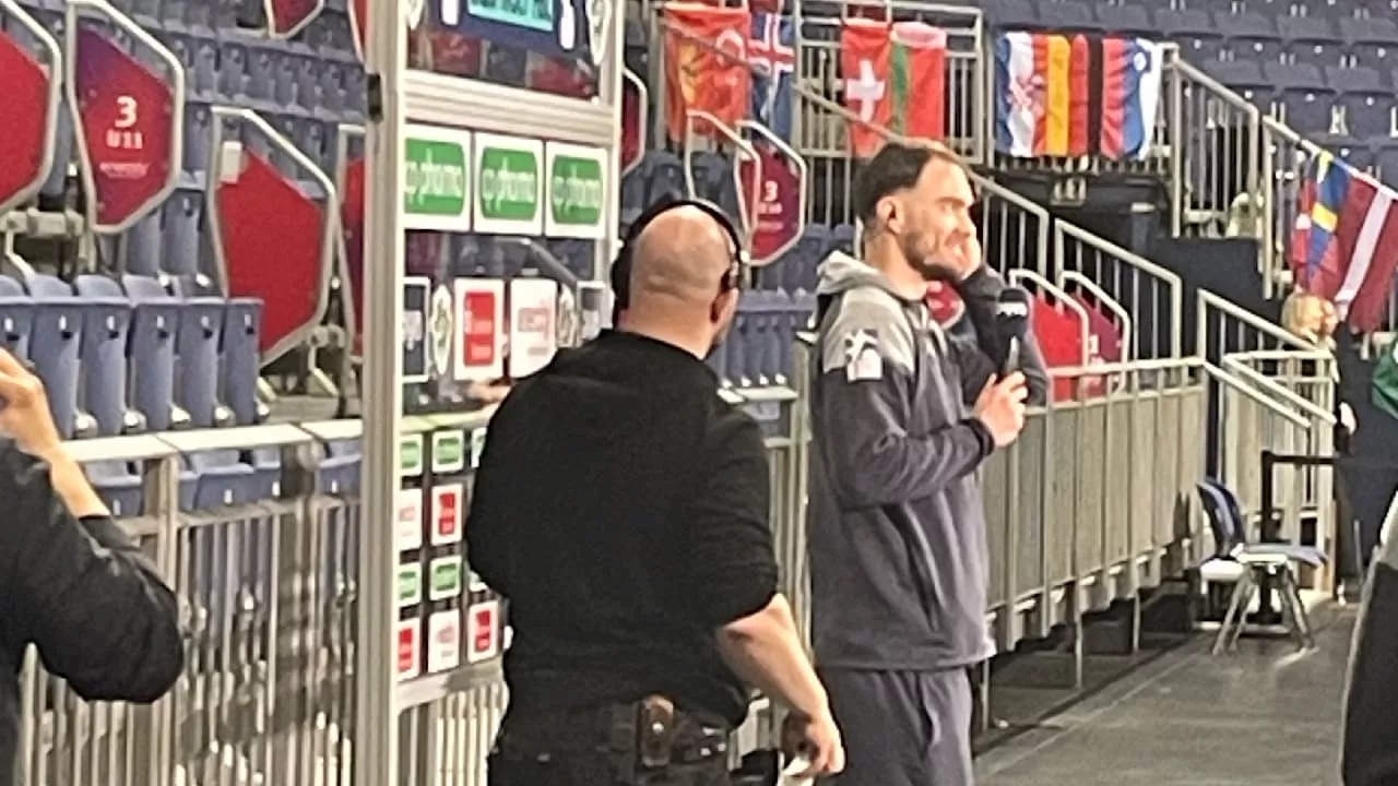 Star-Allüren oder Aberglaube?: Handball-Star macht den Interview-Casper