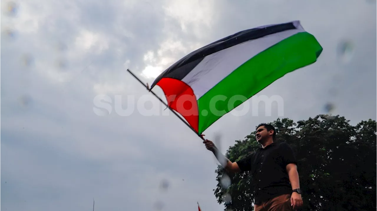 Massa Aksi Menggelar Aksi Bela Palestina di Jakarta