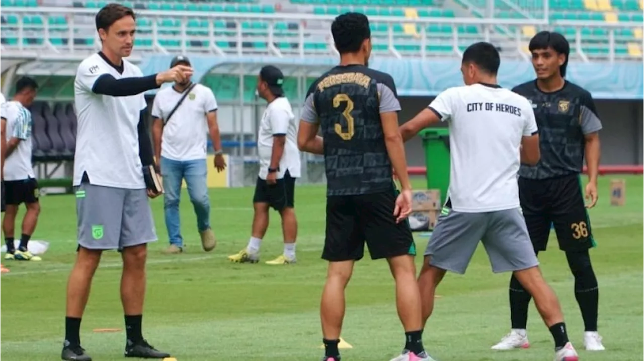 Pelatih Persebaya Surabaya Paul Munster Berbicara tentang Jadwal Liga 1