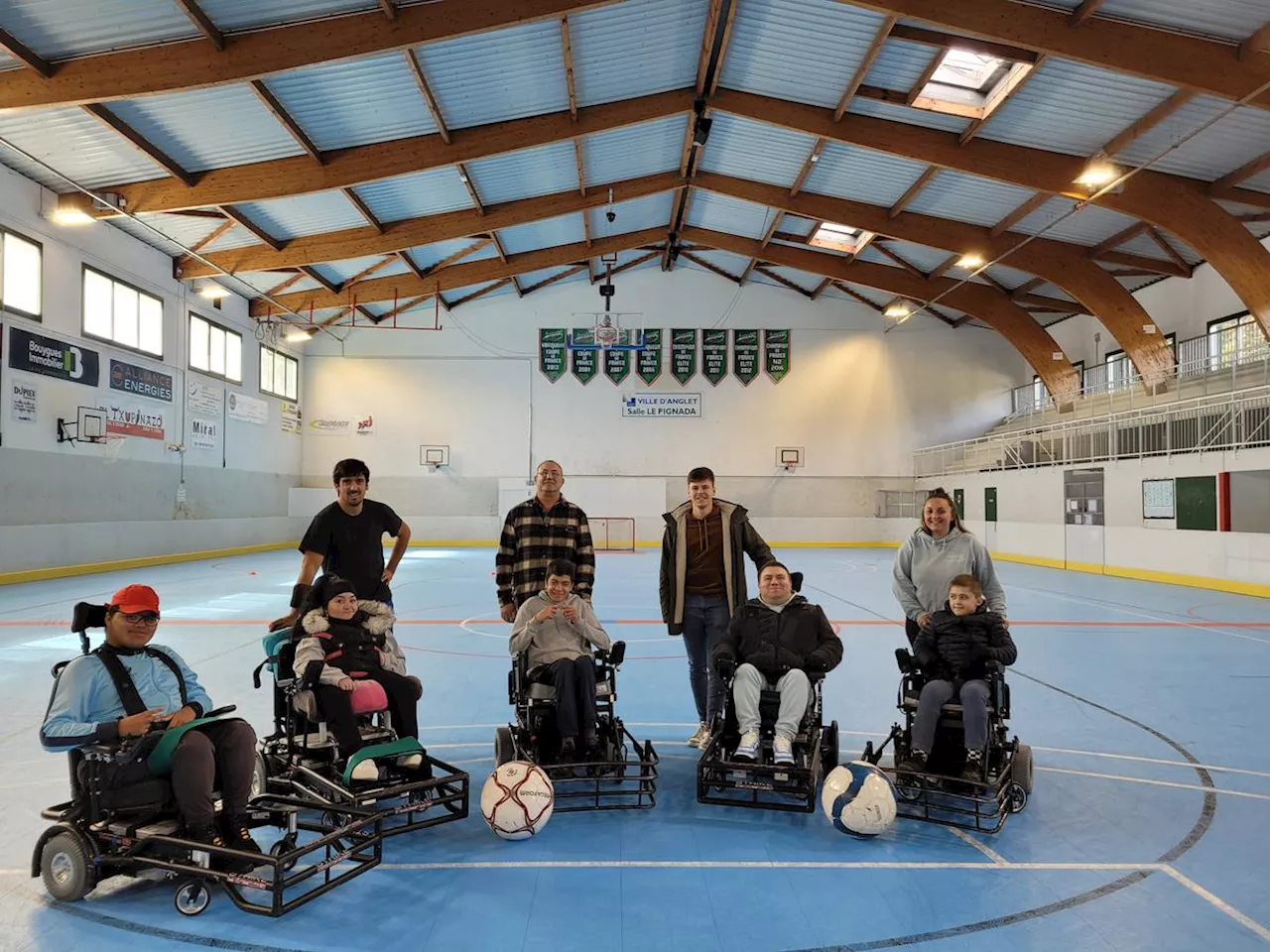 Anglet : le football fauteuil, moment de détente pour des personnes handicapées des quatre membres