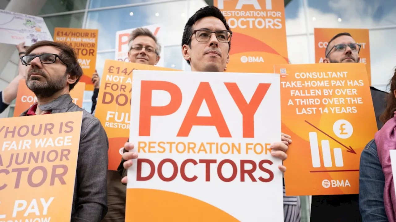 Junior doctors vote in favour of improved pay offer