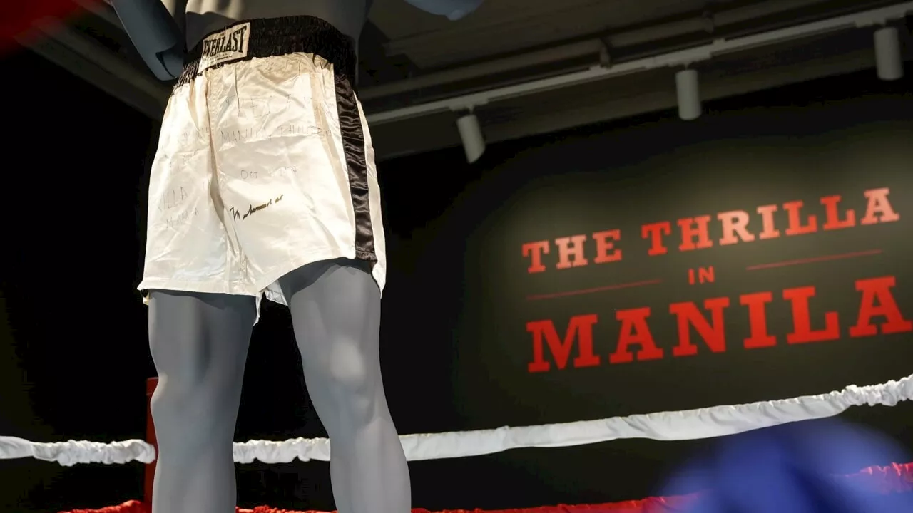 Pantaloncini di Muhammad Ali indossati durante il mitico incontro con Joe Frazier in vendita da Sotheby's