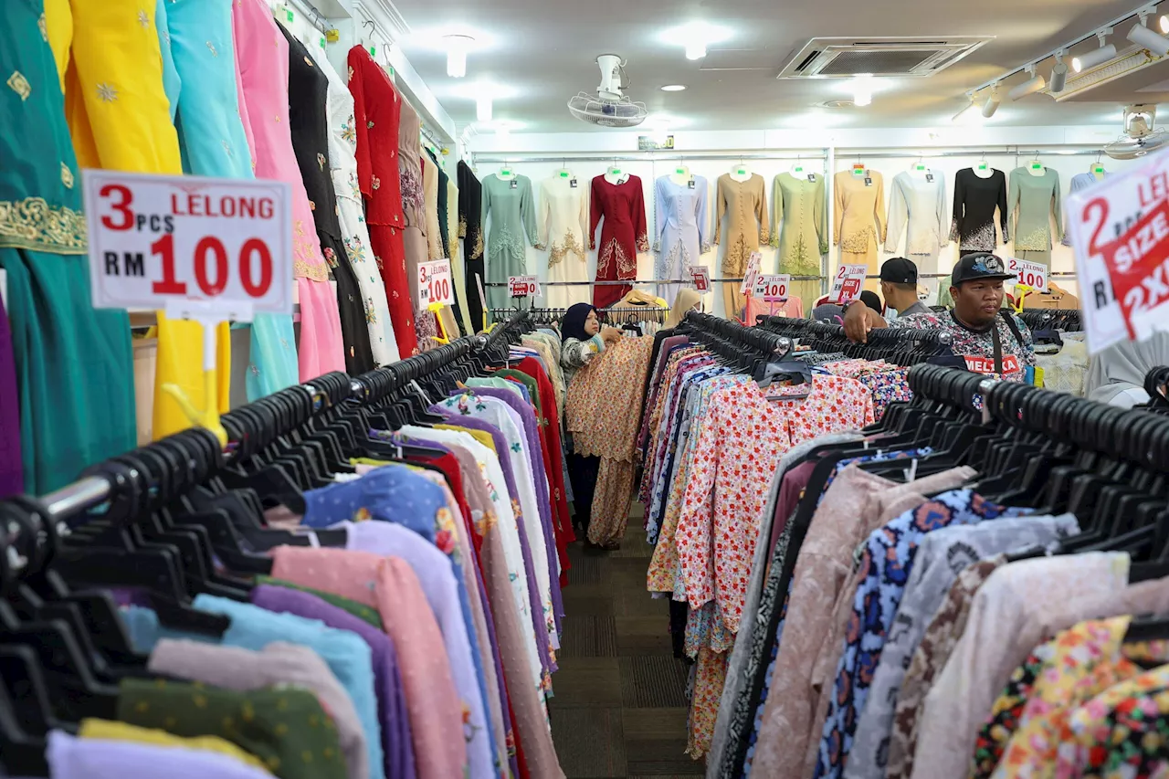 Traders in Aidilfitri bazaars forced to sell goods at unreasonable prices