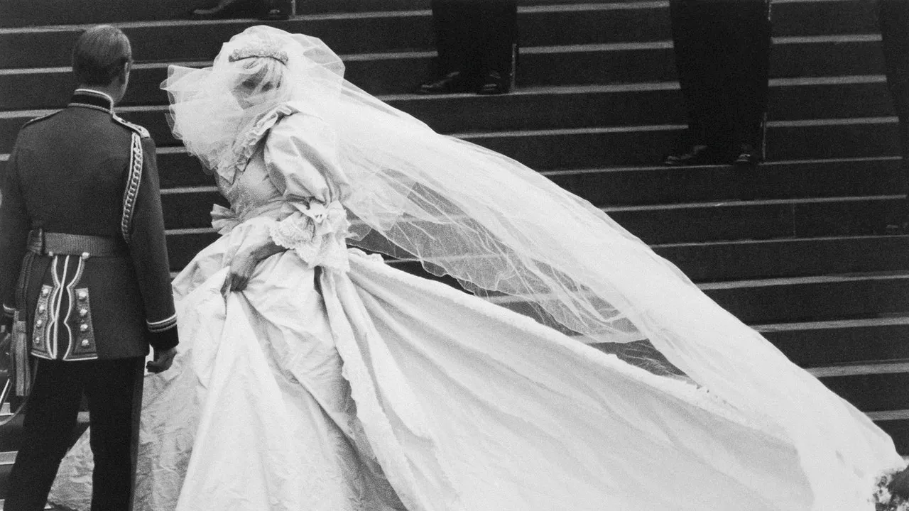 Princess Diana’s Wedding Dress Designer Recalls Bait-and-Switch to Keep Her Gown Secret