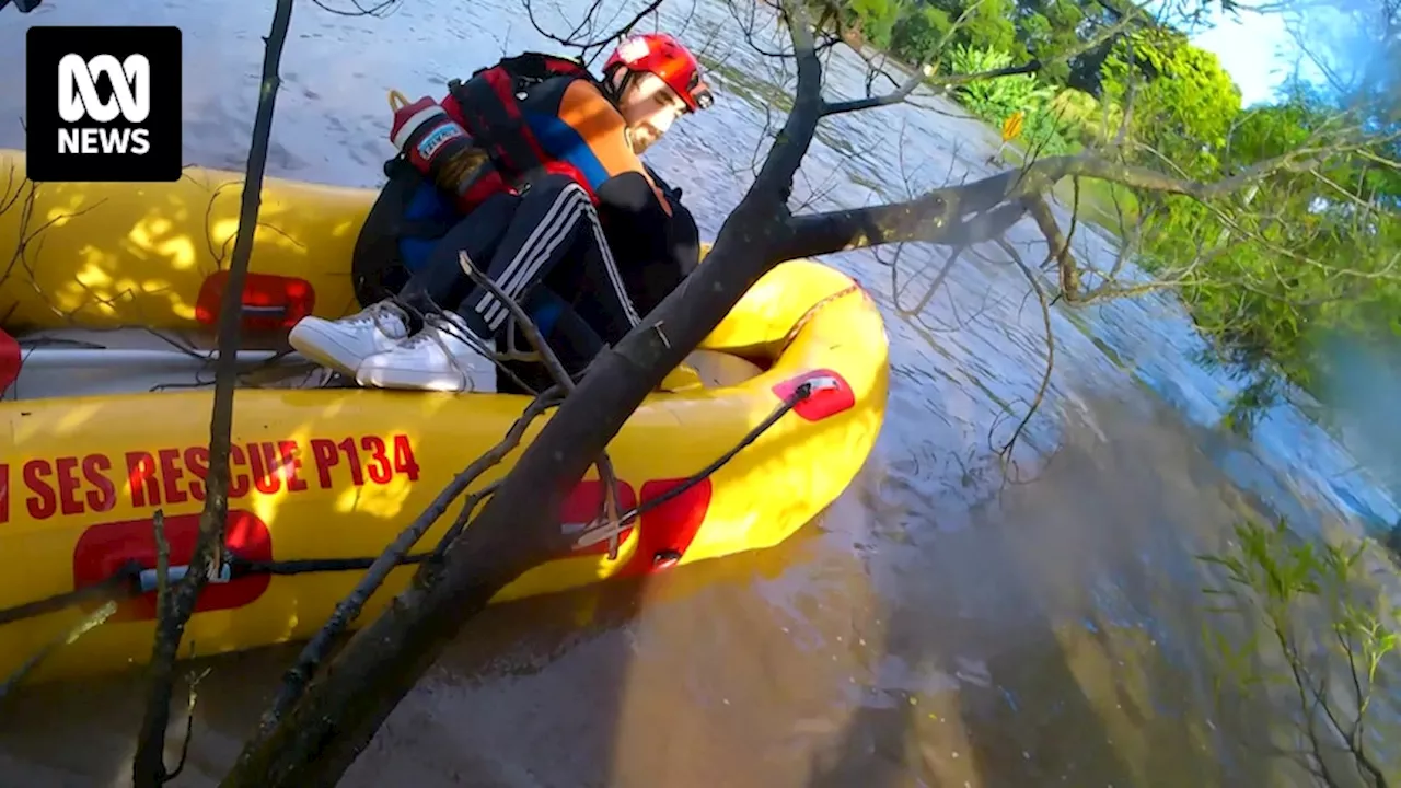 NSW SES carries out more than 150 flood rescues, communities west of Sydney on alert for river peaks