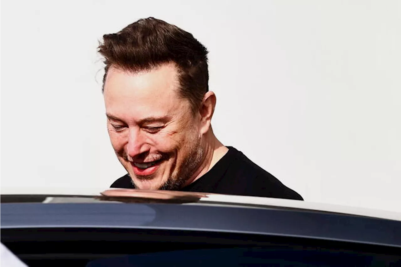 Elon Musk annuncia il lancio di un robotaxi a guida autonoma da Tesla