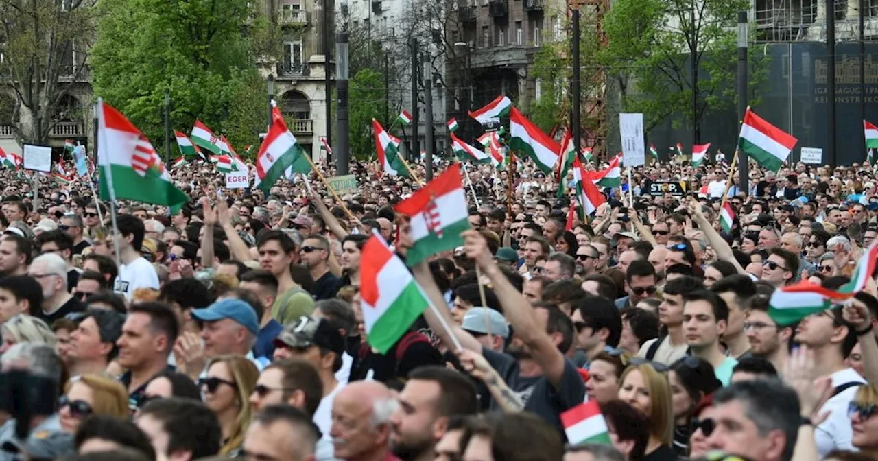 In migliaia in piazza a Budapest contro Orban