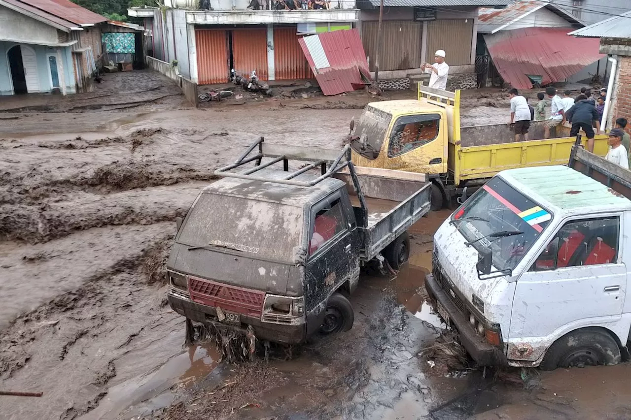 Badan Geologi imbau warga jauhi aliran sungai berhulu ke Gunung Marapi