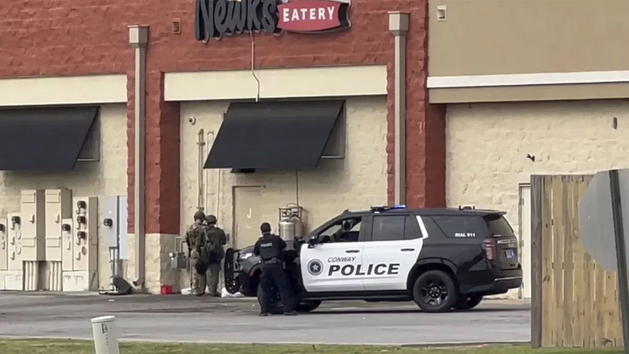 SWAT team responding to Arkansas shopping mall