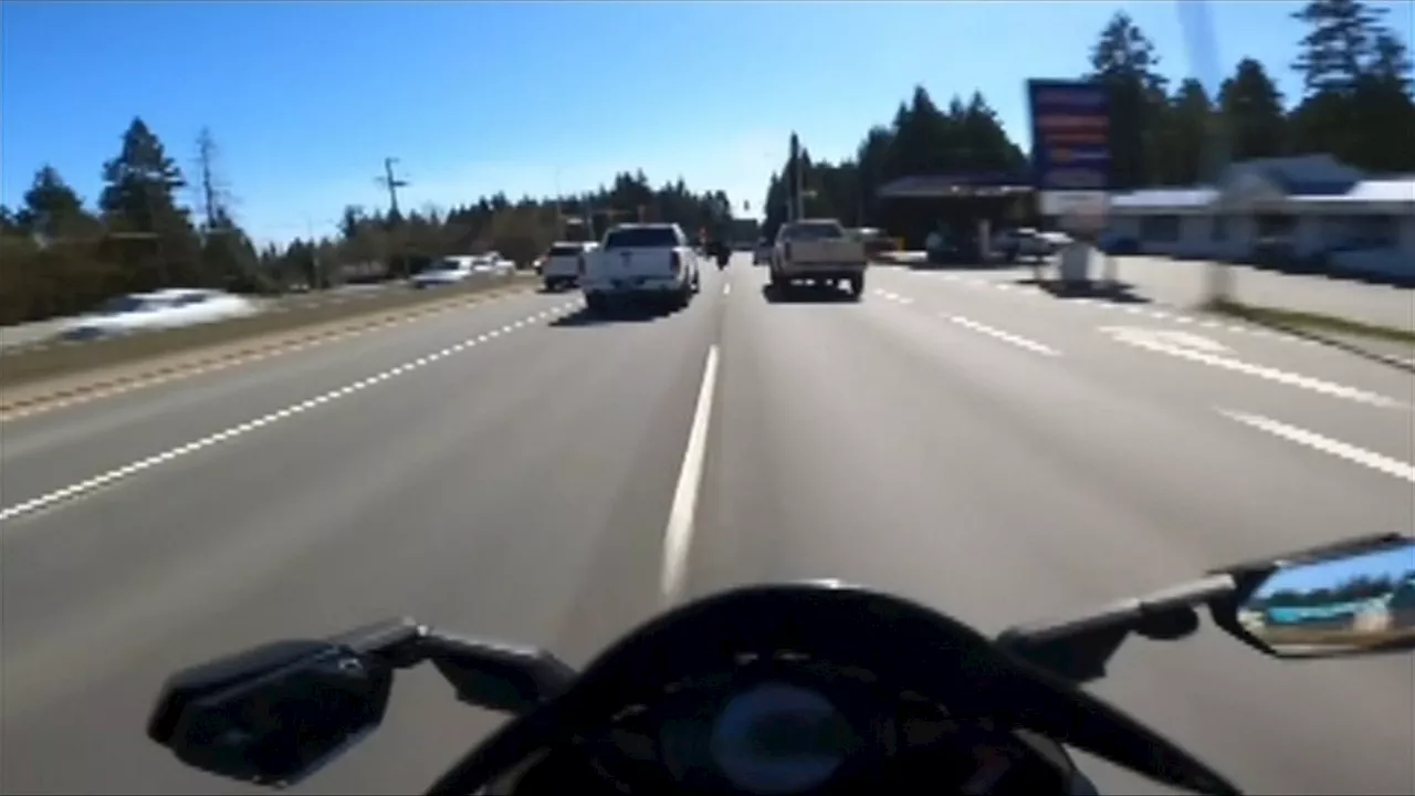 Mystery Motorcyclist Recklessly Weaves Through Traffic at High Speeds