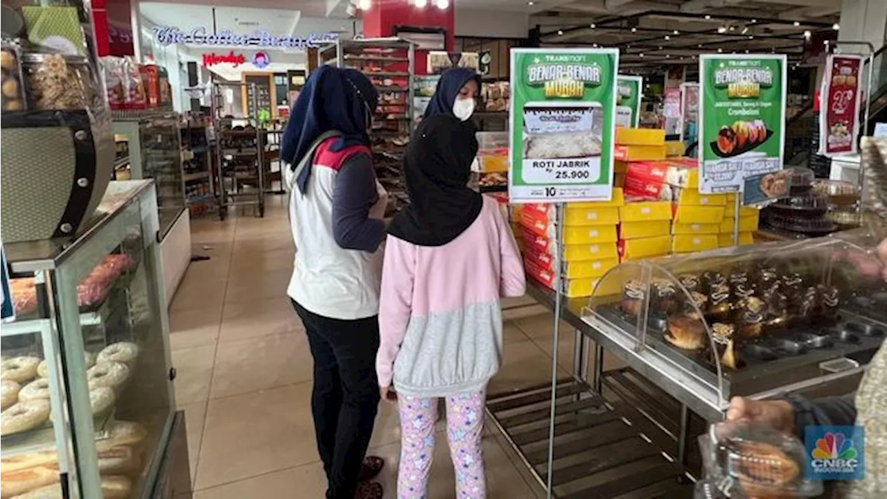 Ibu-Ibu Beli Sembako Murah Jelang Lebaran di Transmart, Banjir Diskon!