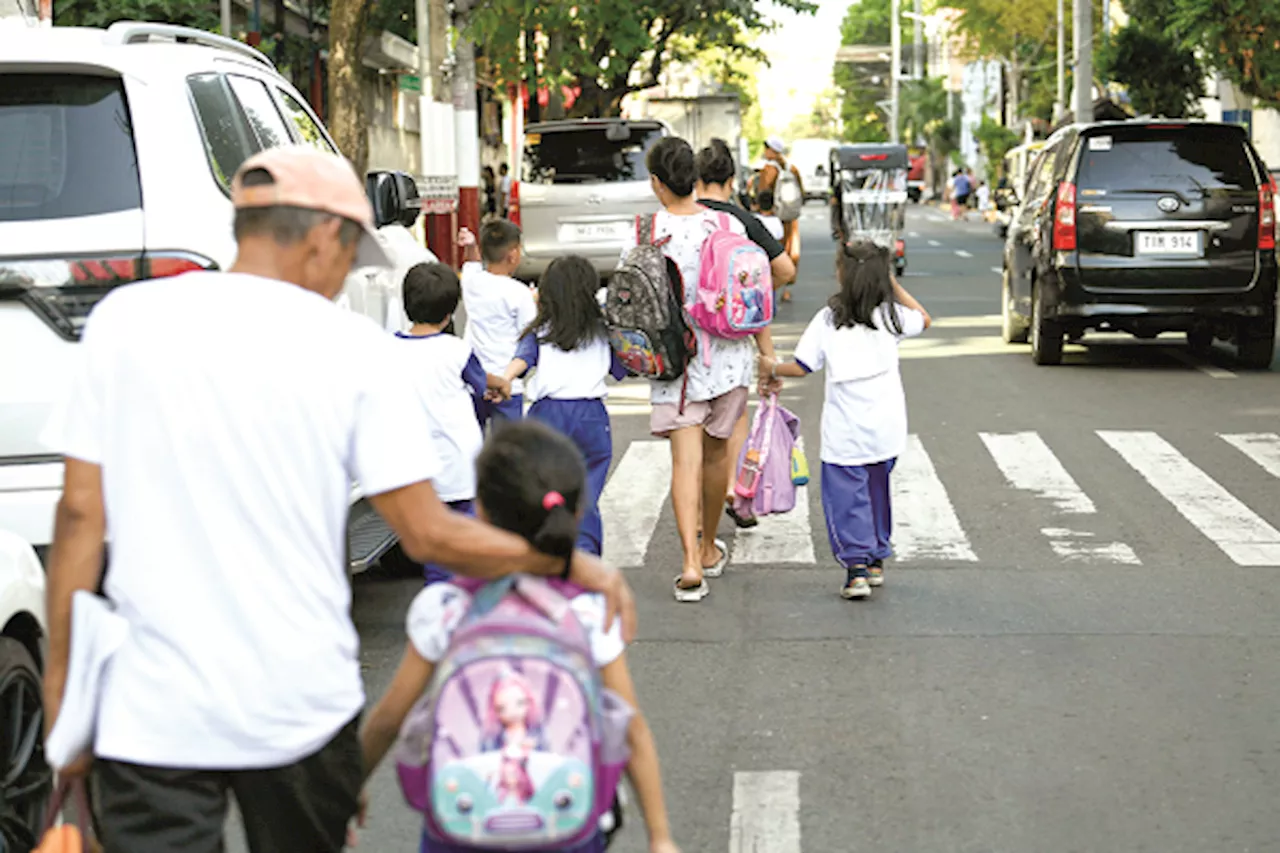 Thousands P’pine schools suspend in-person classes due to heat