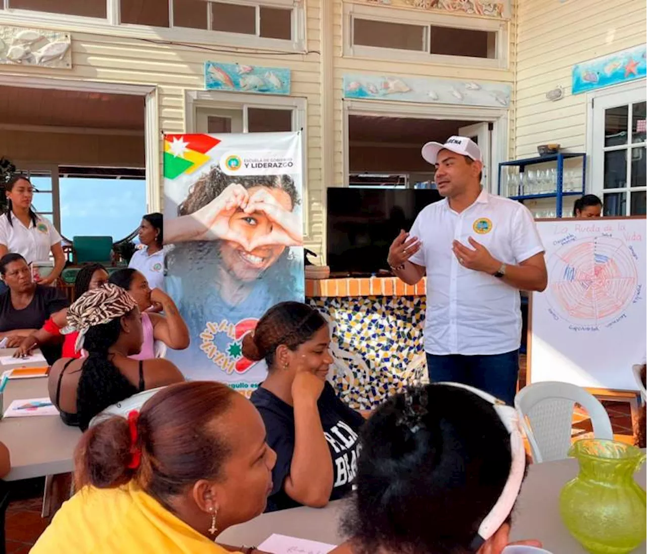 Escuela de Gobierno forma sesenta mujeres de Isla Grande en contabilidad básica