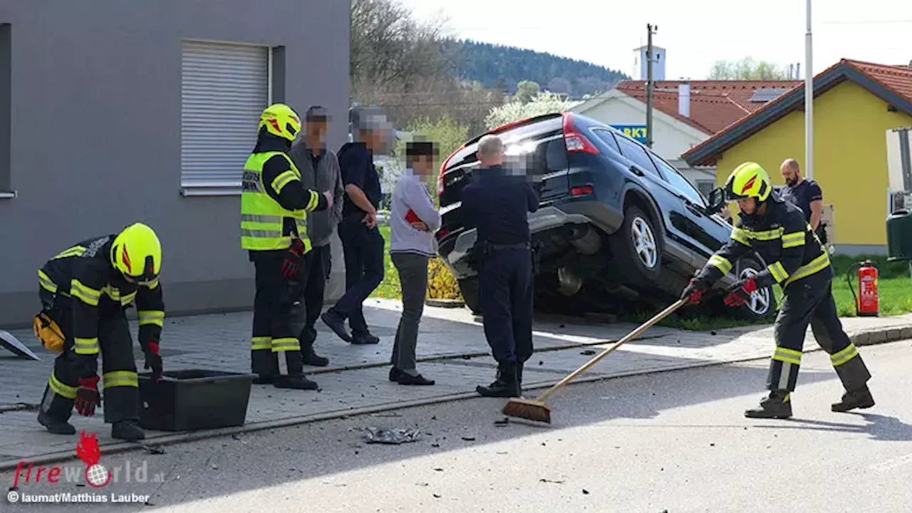 Oö: Kollision zweier Pkw im Ortszentrum von Gaspoltshofen fordert zwei Verletzte