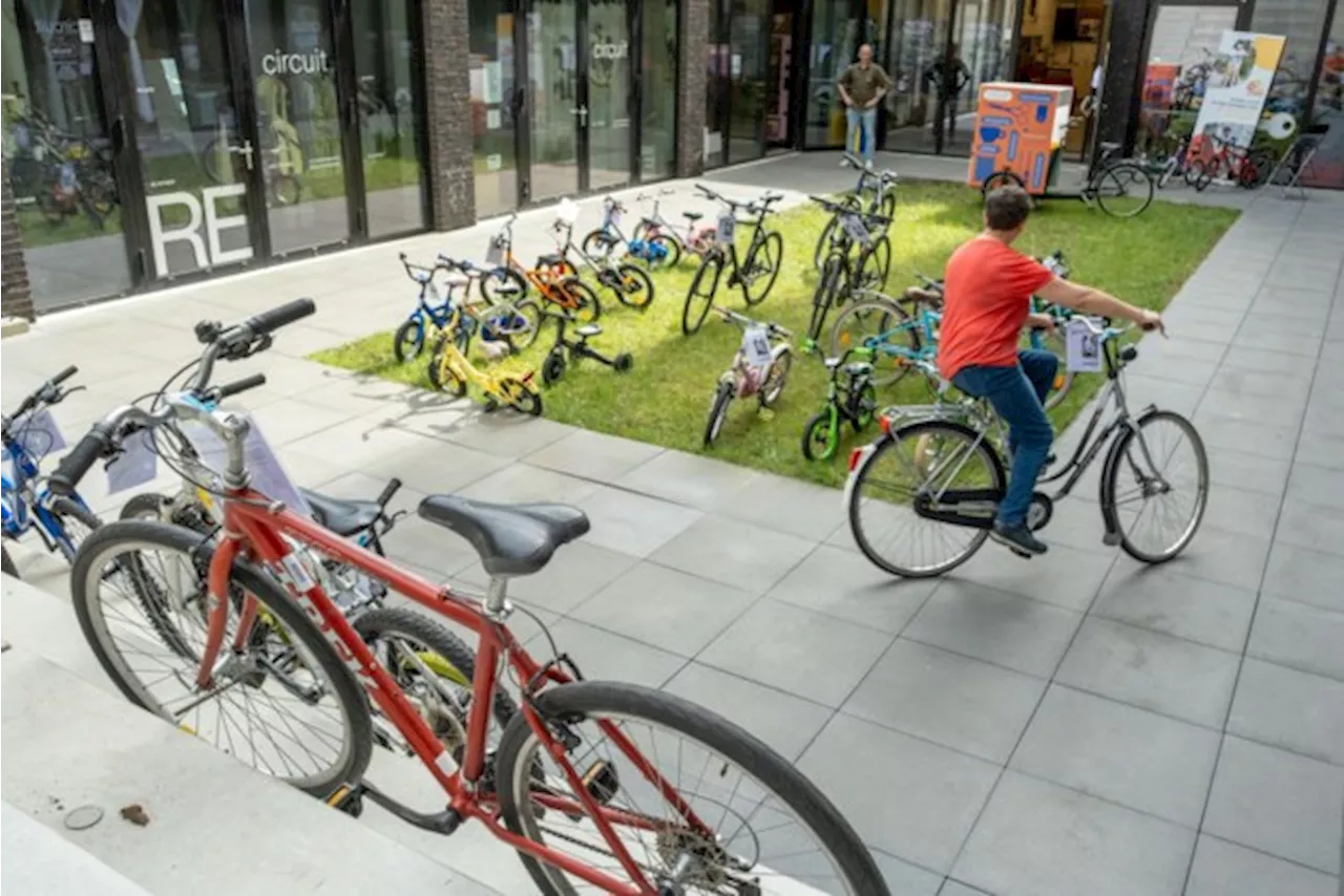 Fietsliefhebbers zakken af naar Nieuw Zuid voor duurzame fietsenmarkt in circuit