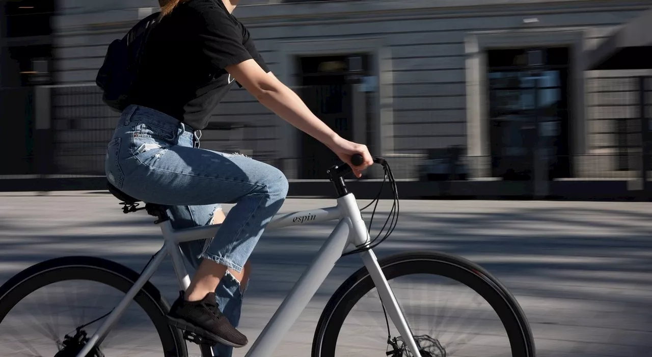 Bonus bici, contributo in busta paga per chi va in ufficio pedalando. Ma gli esperti avvertono: «Manca sicurez