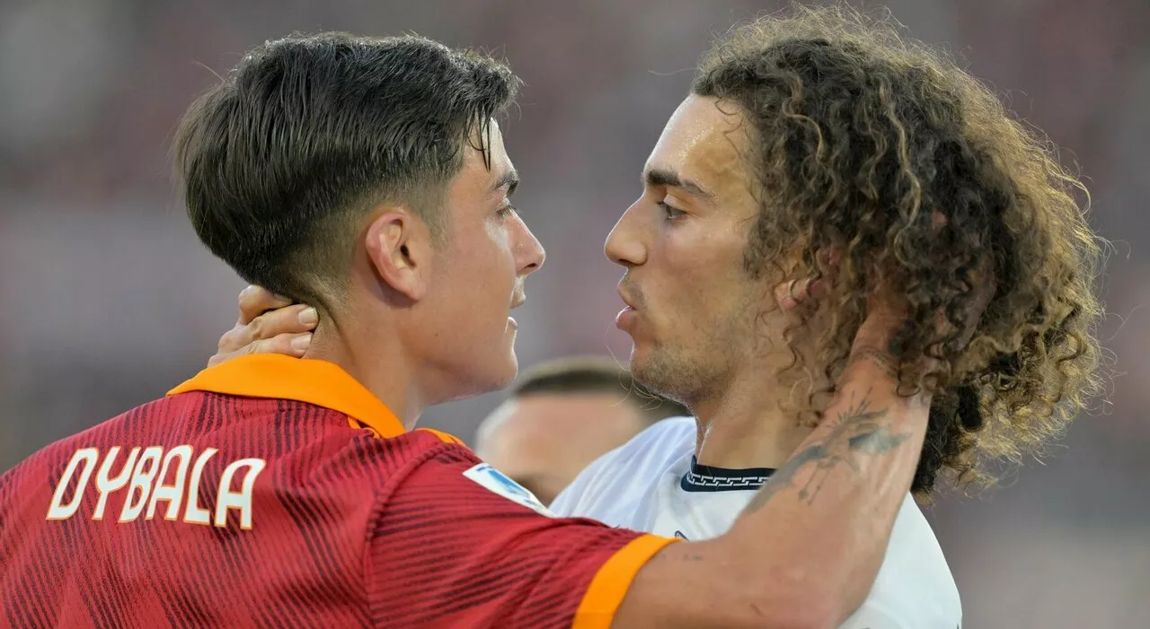 Rissa in campo durante la partita Roma-Lazio