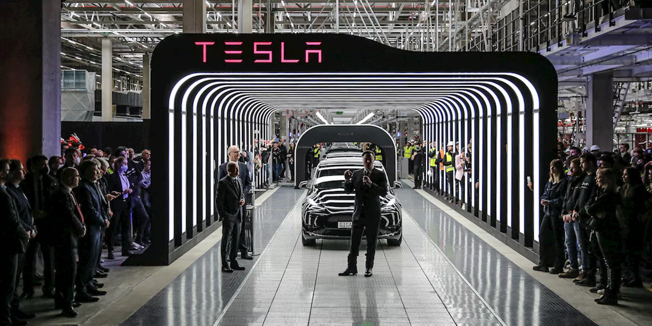 Tesla non è più l’azienda che vende più auto elettriche al mondo