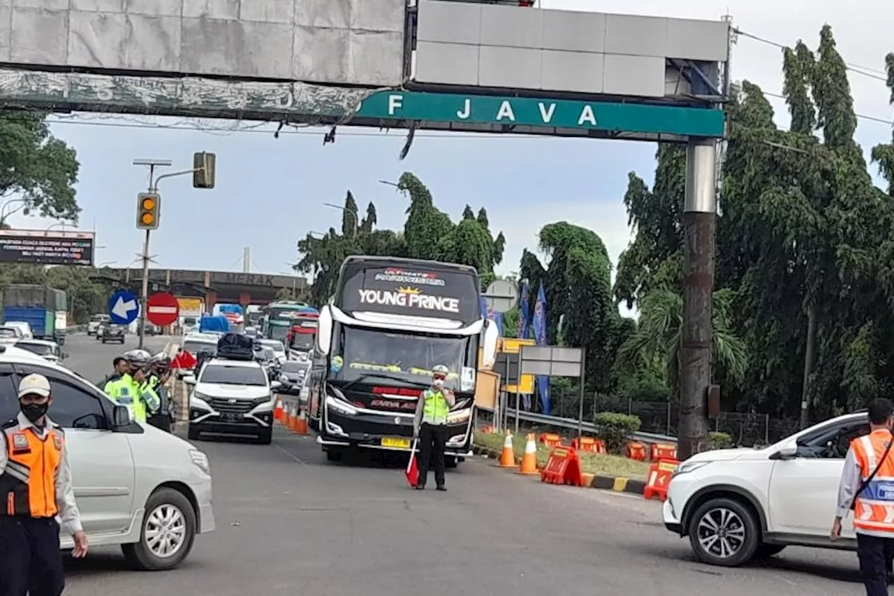 Mengurai Kemacetan Menuju Pelabuhan Merak, Polisi Terapkan Delay System