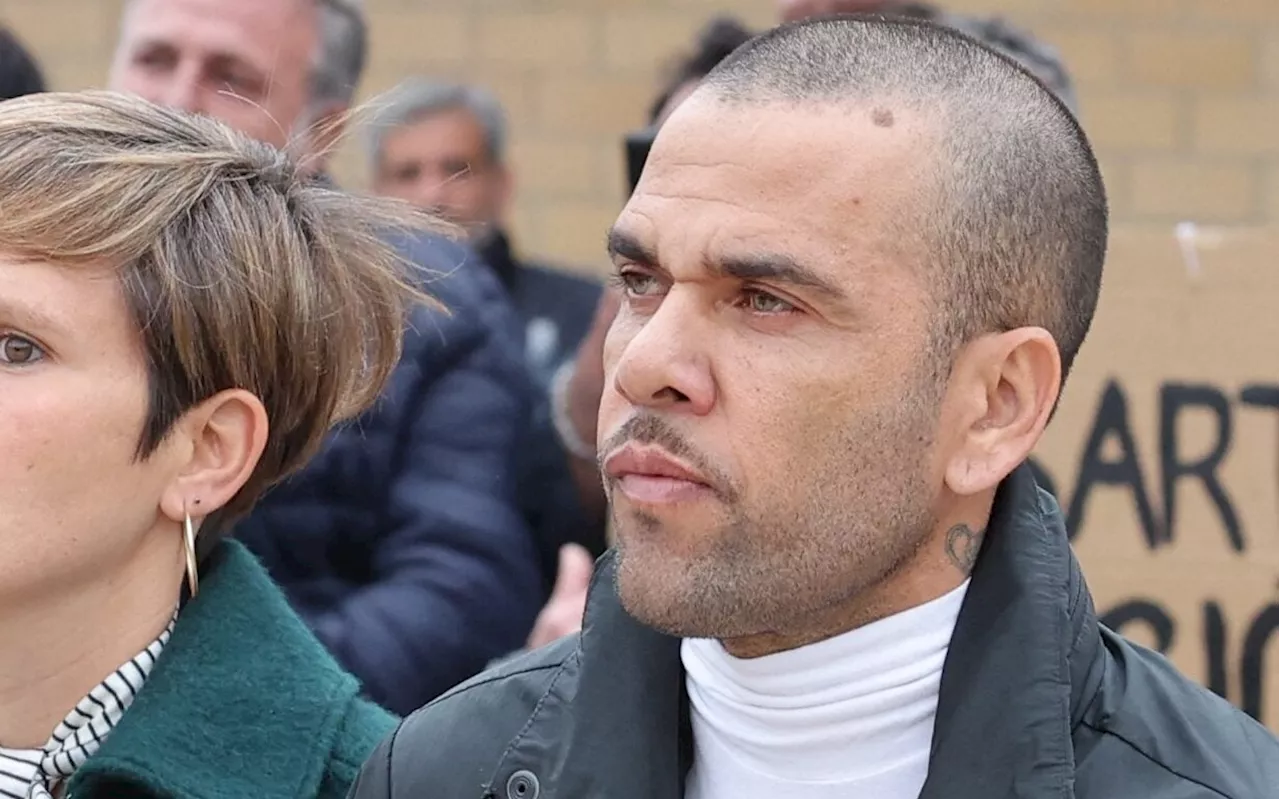 Daniel Alves almoça em restaurante de luxo na Espanha e valor da conta chama atenção