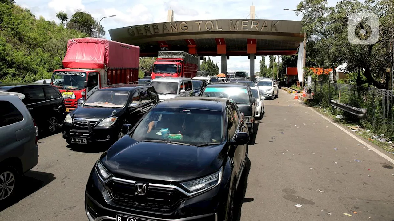 Puncak Arus Mudik, Macet Panjang Menuju Pelabuhan Merak Masih Terjadi