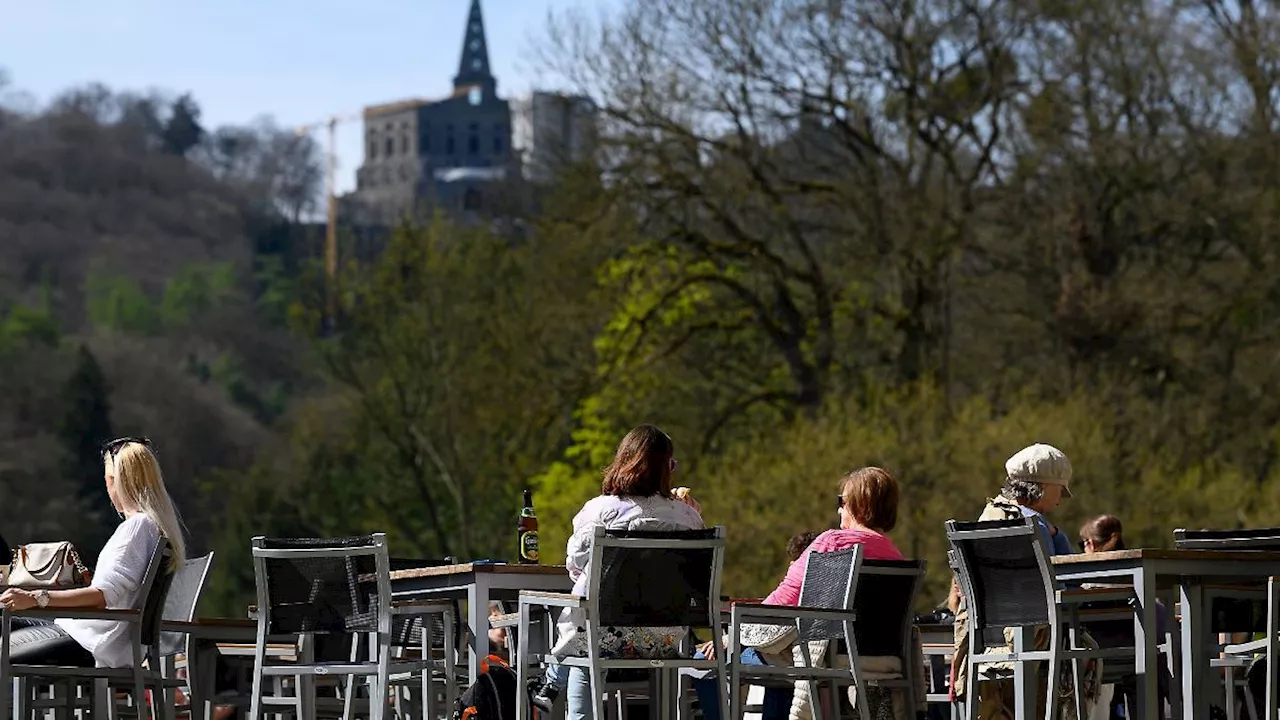 Hessen: Sommerliches Wetter lockt Menschen in Hessen ans Freie