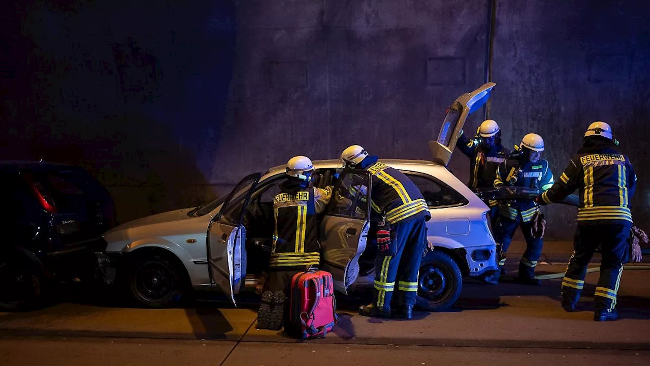 Sachsen: Rettungskräfte proben Unfall während Tunnelsanierung auf A4