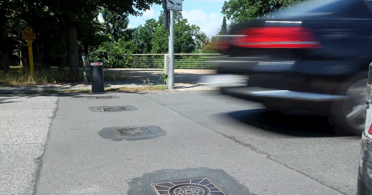 Die Stadt Bad Oeynhausen verrückt die Poller an der Schützenbrücke