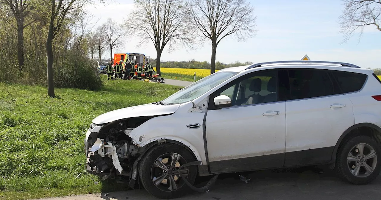 Schwerer Unfall bei Salzkotten: Motorradfahrer lebensgefährlich verletzt