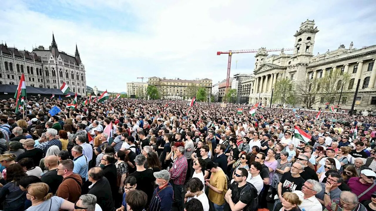 Manifestation massive à Budapest contre Viktor Orban