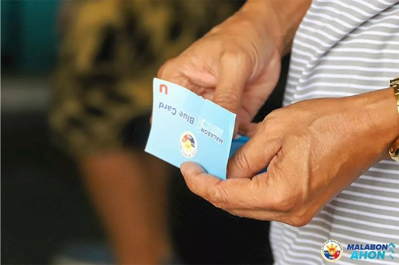 Malabon Government Distributes Financial Aid to Poor Residents