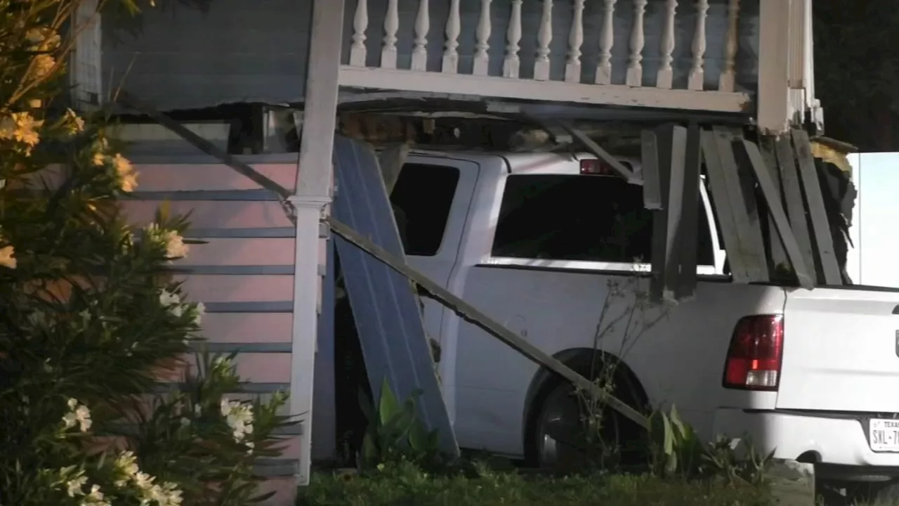 Driver crashes into 1st floor of home after police chase starting from Seawall, Galveston PD says