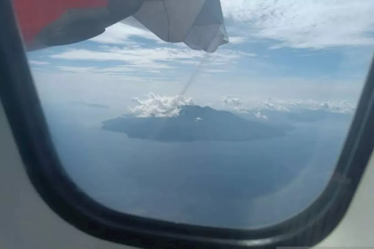 Masyarakat Diminta Tidak Mendekati Kawah Gunung Awu