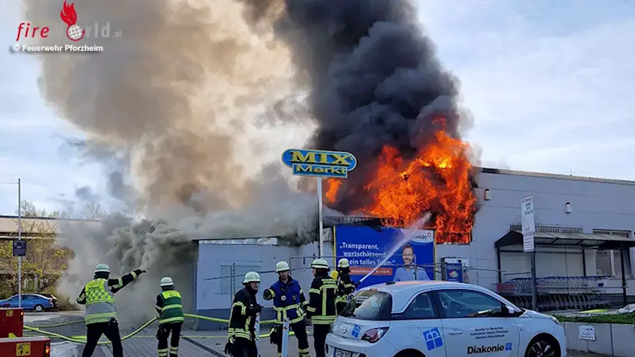 D: Supermarkt-Feuer in Pforzheim durch in Brand geratenen Pkw