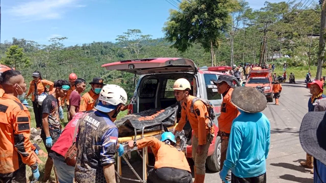 Father and Son Killed by Landslide in Wonosobo