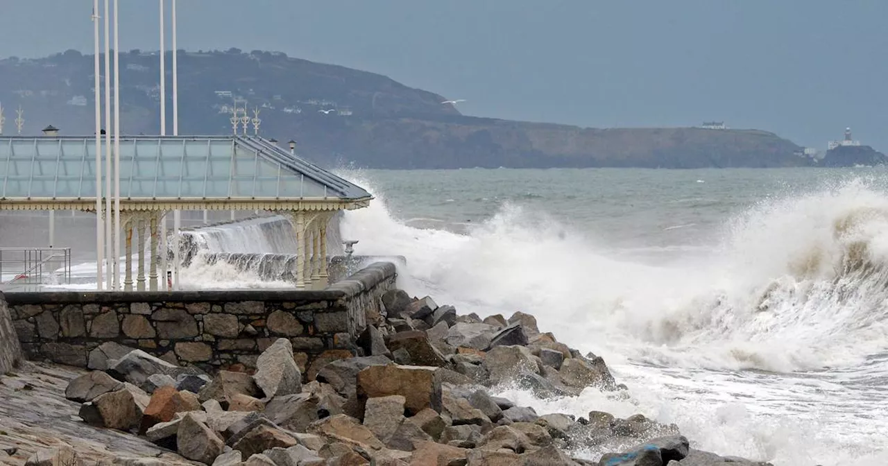 Girl recovering after being saved from sea off Dún Laoghaire’s east pier