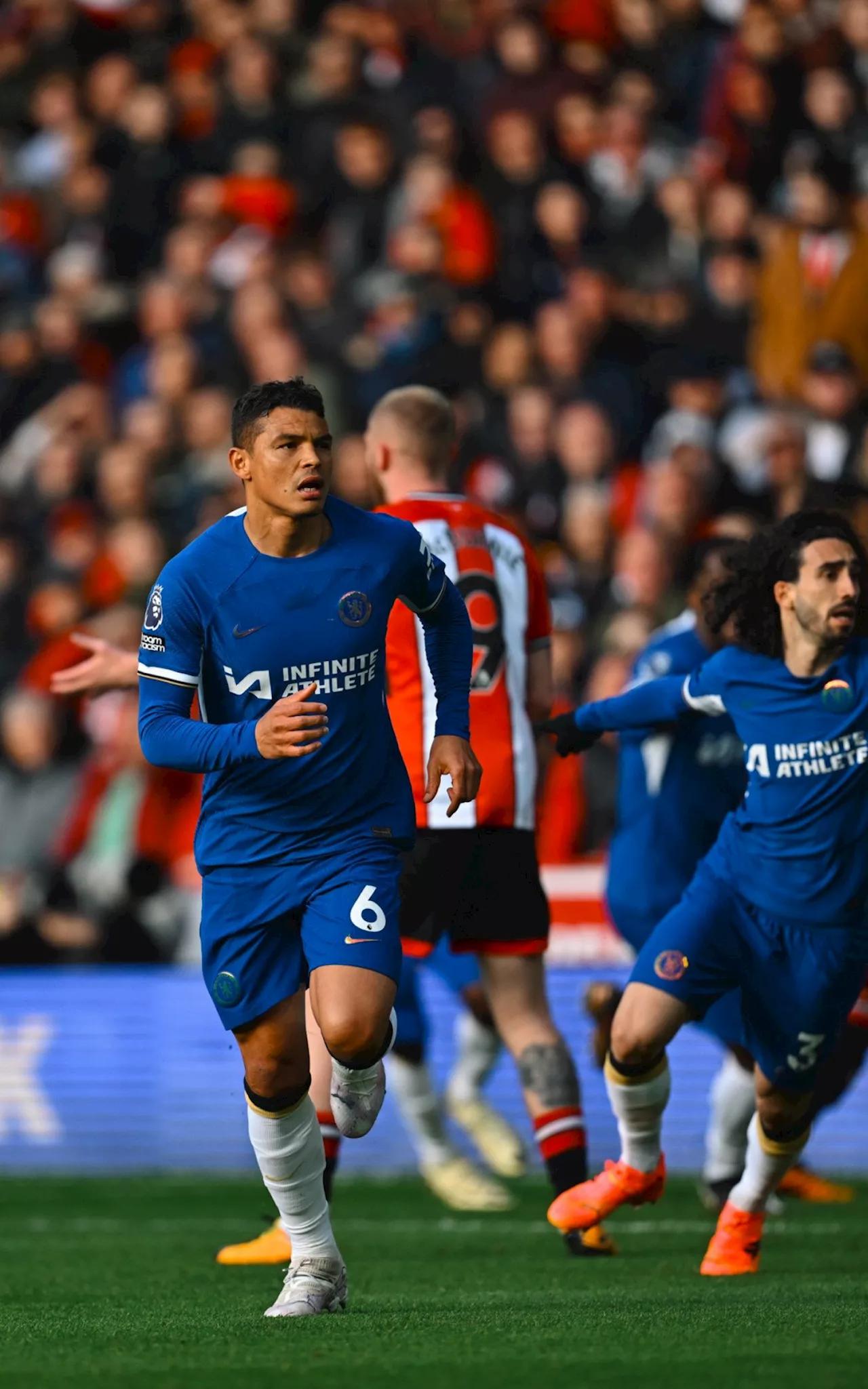 Thiago Silva volta a ser titular e faz gol em empate do Chelsea