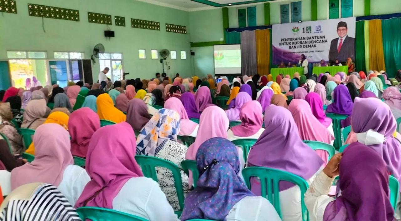 PKB Bantu Warga Terdampak Banjir di Demak, Cak Imin Salurkan Zakat Mal