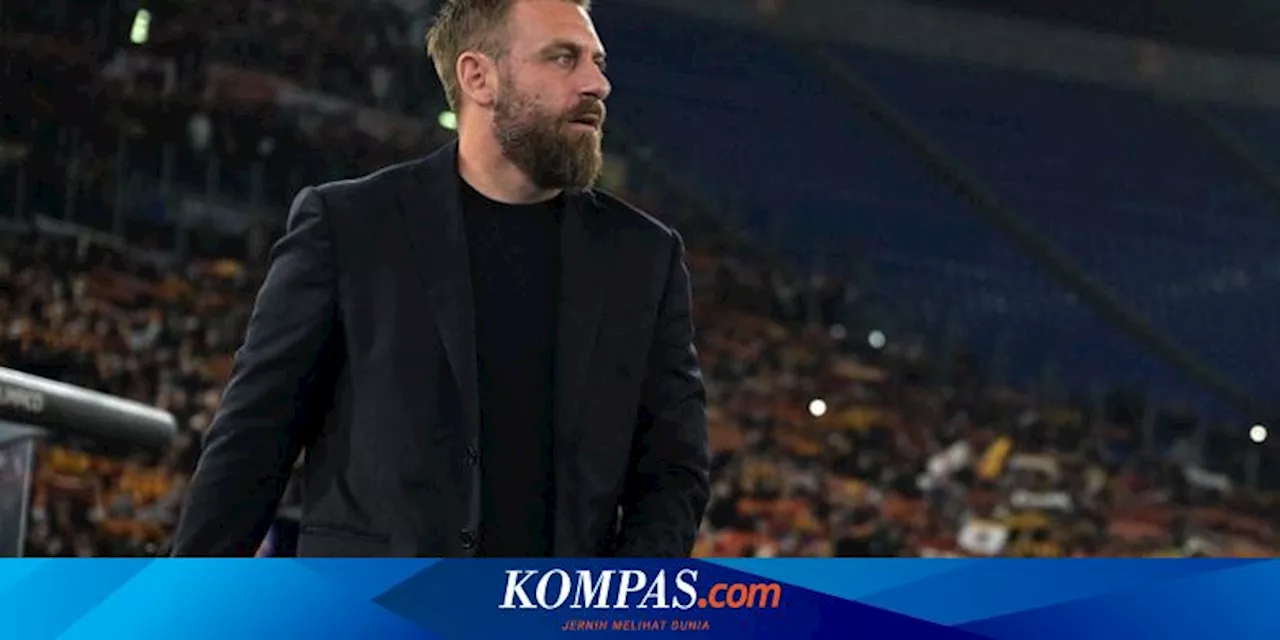 Pelatih AS Roma, Daniele De Rossi, Mengawasi Timnya pada Laga Roma vs Torino