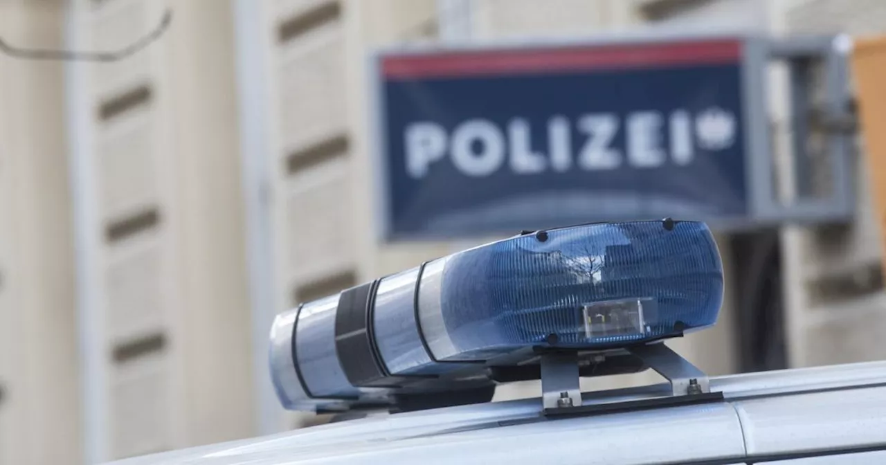 Jugendlicher stiehlt Auto und verursacht Unfall