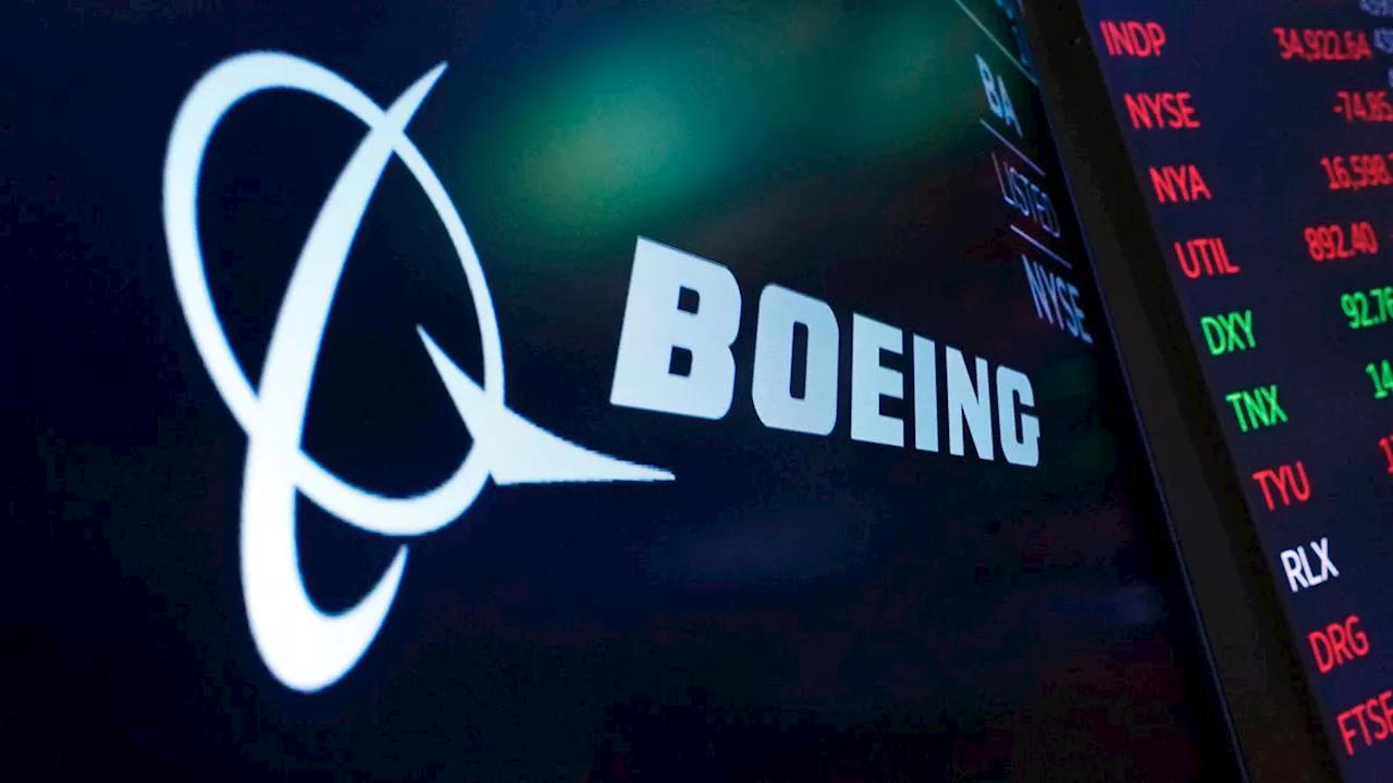 Bonus Saham CEO Boeing Dipangkas Imbas Panel Pintu Alaska Airlines Copot