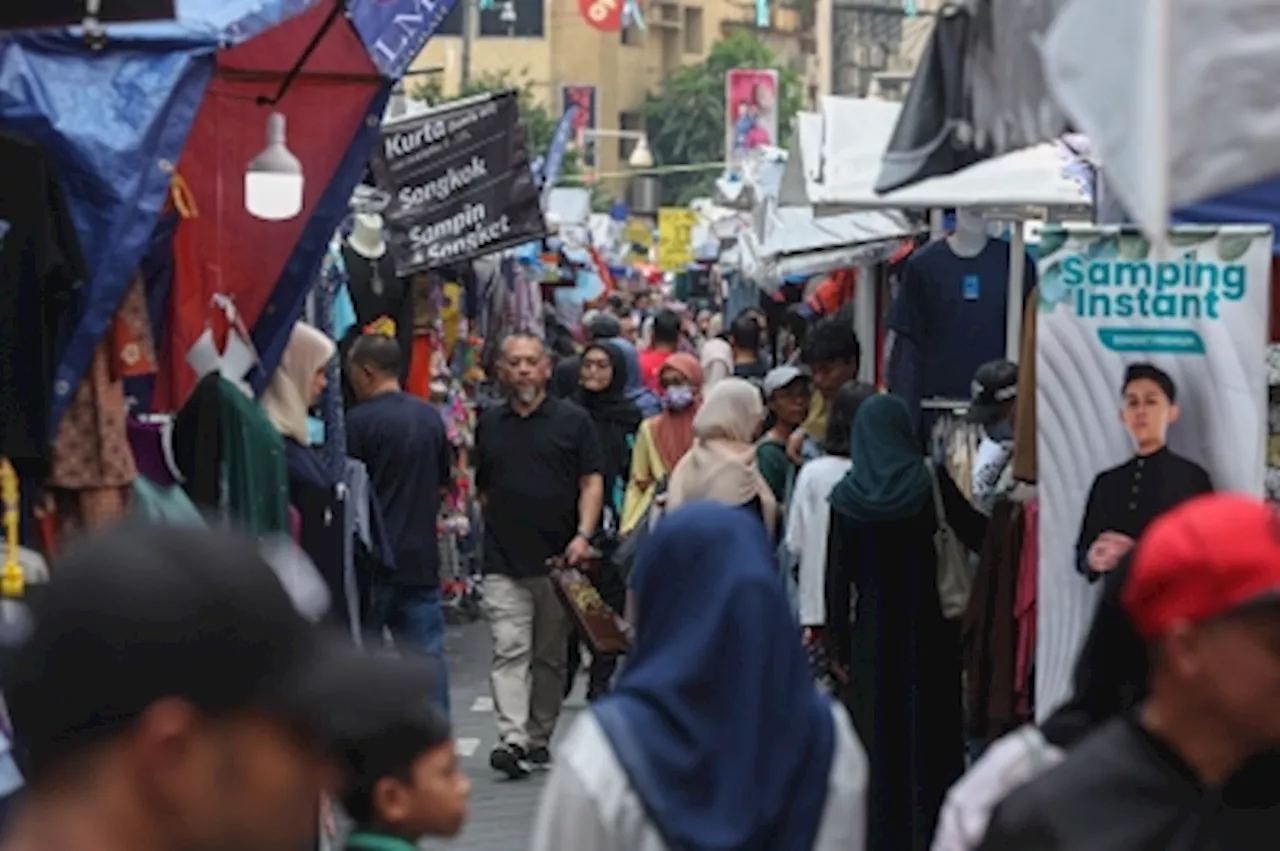 Kuching city centre bustling with activity as Aidilfitri draws near