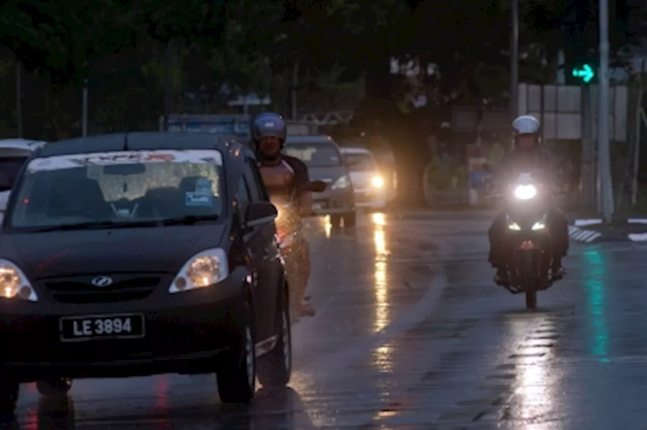 Malaysian Highway Authority: Smooth traffic flow on several highways tonight