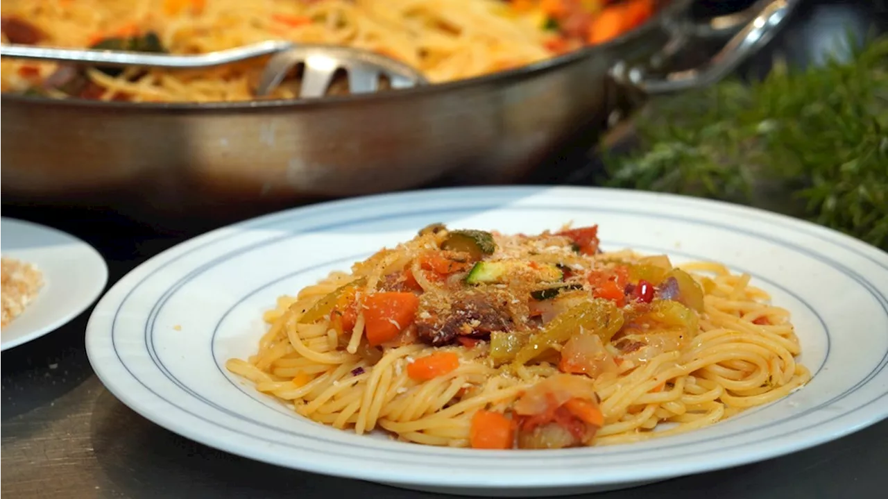 Spaghetti mit veganer Gemüsebolognese