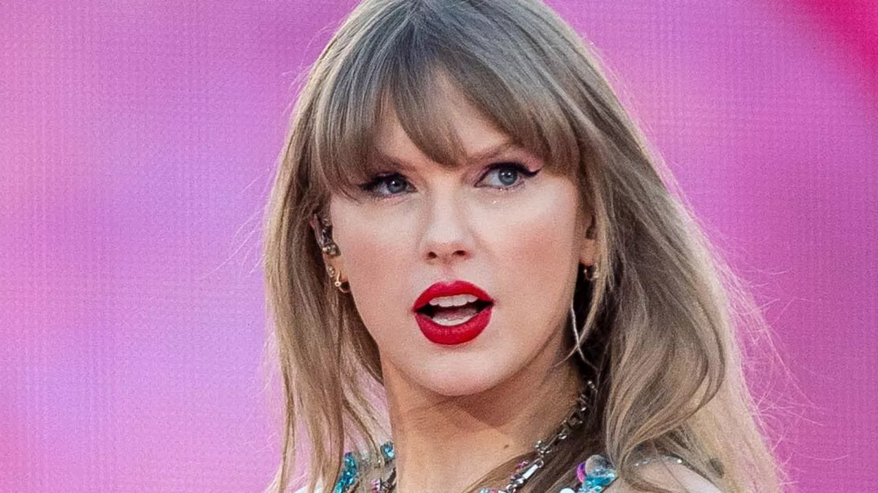 Stadium erupts in boos for Taylor Swift