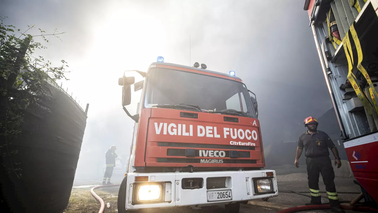 A Roma due autoscale e un pompiere ogni 30mila abitanti. I vigili del fuoco: 'Siamo al collasso'