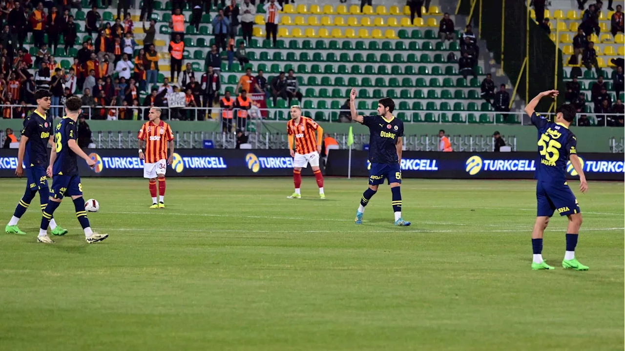 Fenerbahçe quitte le terrain après une minute de jeu en finale de la Supercoupe de Turquie