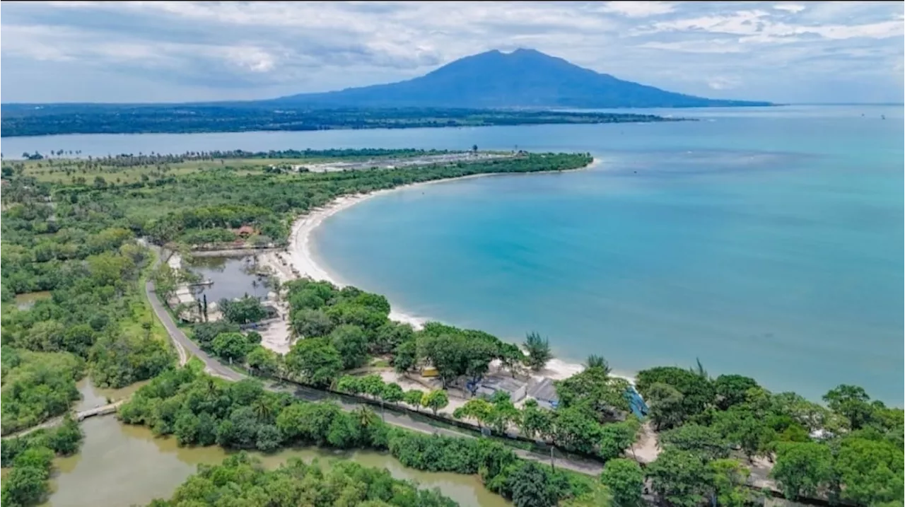 Menikmati Keindahan Pantai di Lampung Selatan