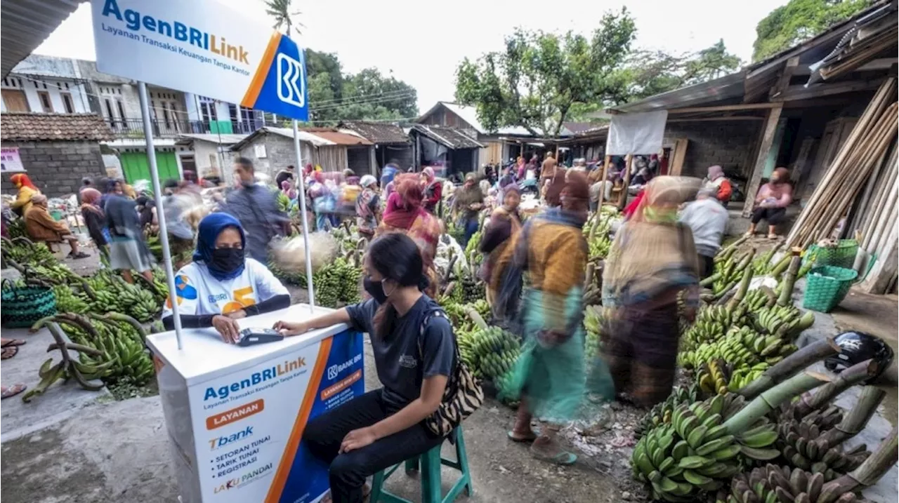 Wanita Desa Bancak Berjualan Ayam Kampung untuk Menunjang Kebutuhan Keluarga